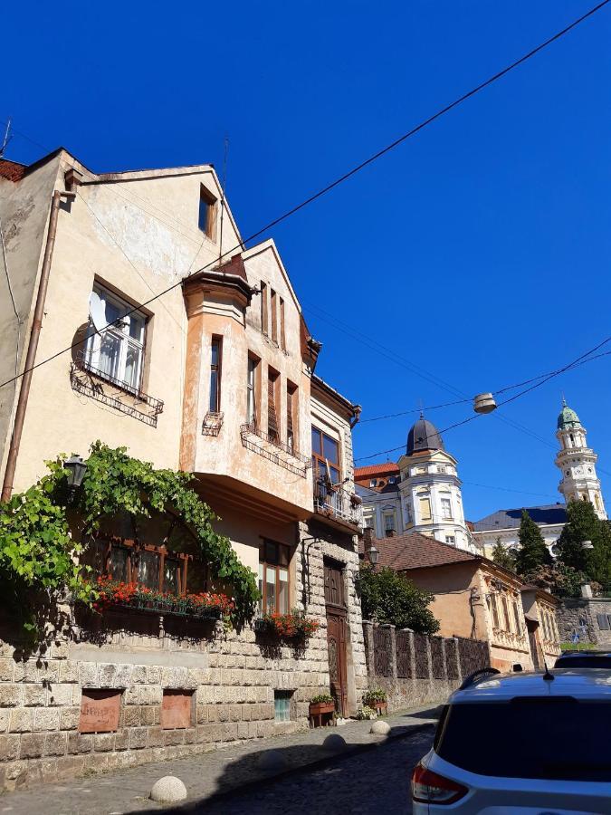 Старовинні Апартаменти У Центрі Міста Uzjhorod Eksteriør billede